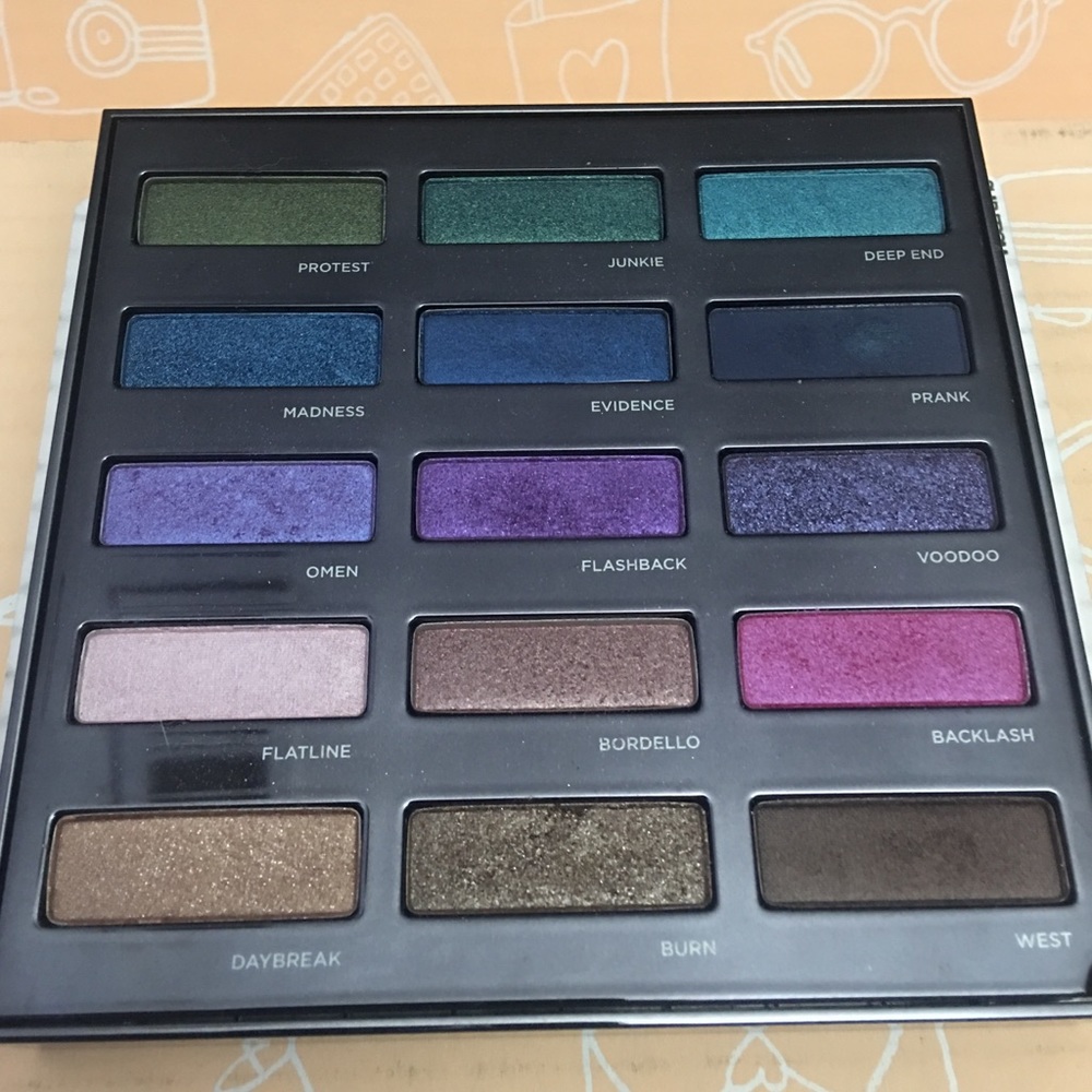 Urban Decay Spectrum Eyeshadow Palette 💜